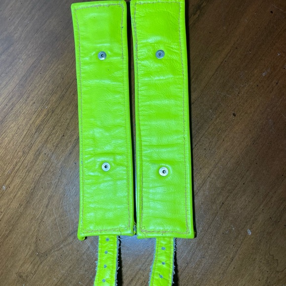 Neon Yellow Handmade Leather cuff jewelry - Picture 4 of 6